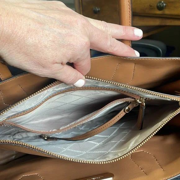 Michael Kors Tan and Cream Tote Bag - Picture 6 of 9